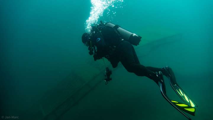 Tauchen im Kreidesee Hemmoor – Entdeckung des versunkenen Stegs