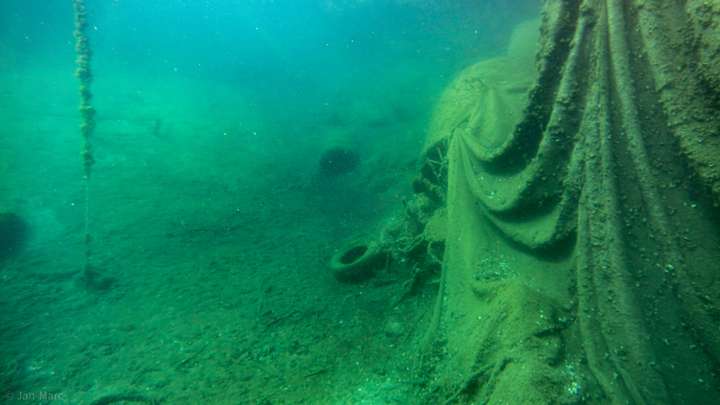 Tauchen im Kreidesee Hemmoor – Nahaufnahme des alten Unterwassernetzes