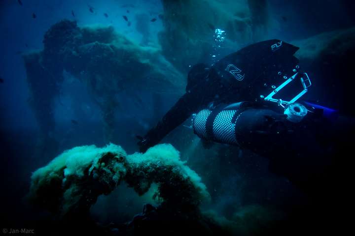 Beim Wracktauchen offenbaren sich atemberaubende Details des Weltkriegswracks