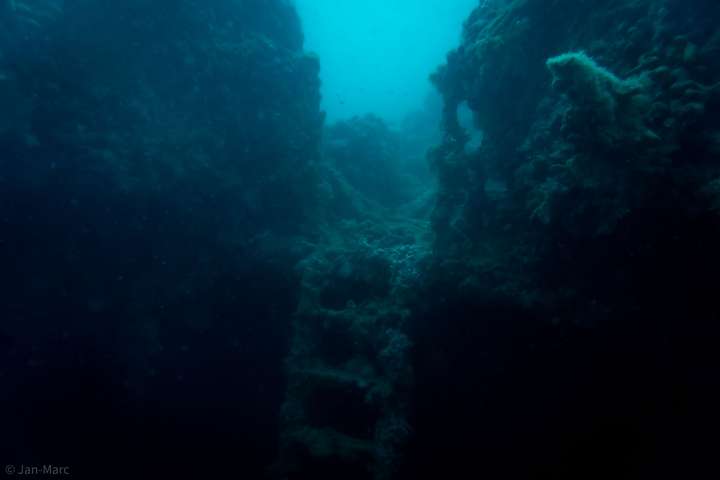 Am Wrack ist die Leiter trotz der langen Zeit unter Wasser noch klar erkennbar