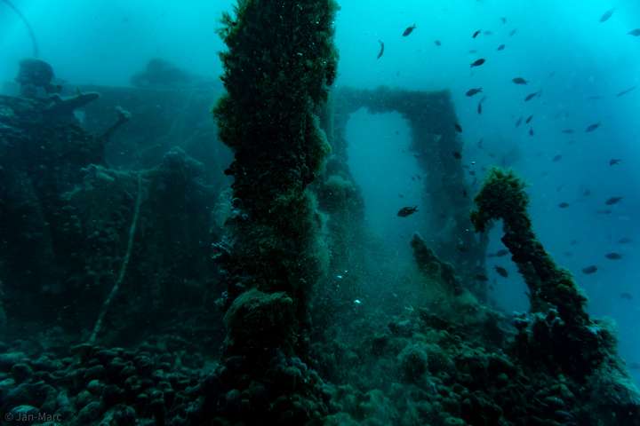 Unterwasserfotografie des Schiffswracks liefert faszinierende und eindrucksvolle Aufnahmen