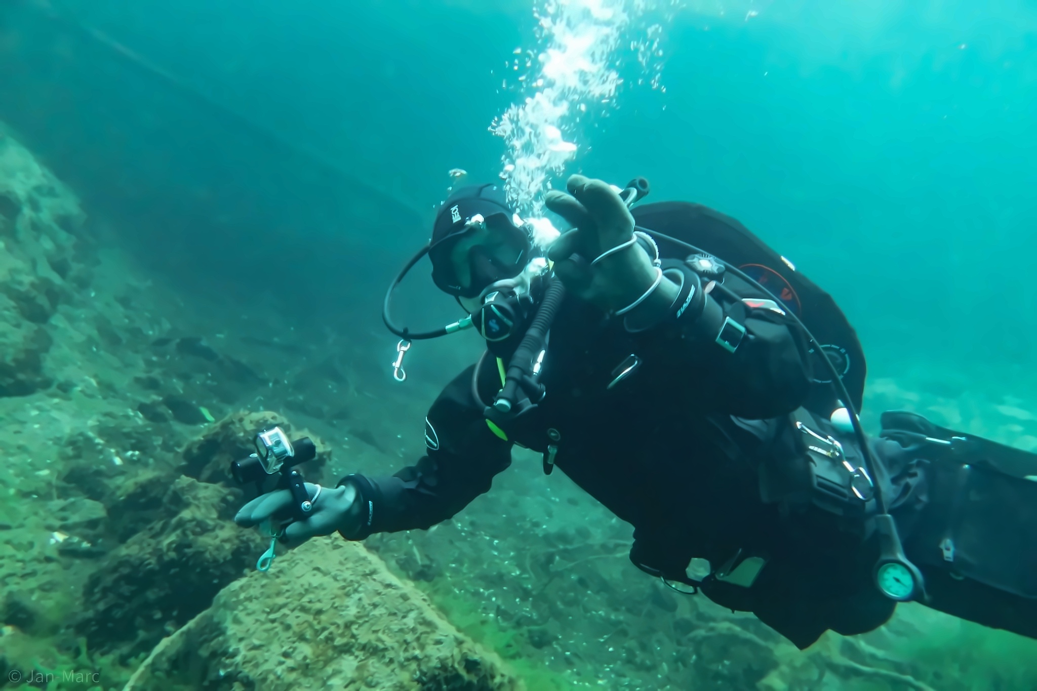 Tauchen im Kreidesee Hemmoor – Taucher in Aktion mit Kamera unter Wasser